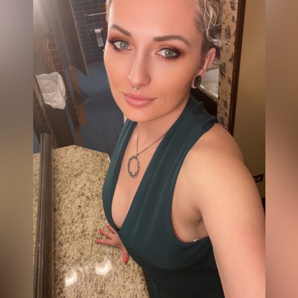 Meet your Posher, Nisa - Picture 2 of 3